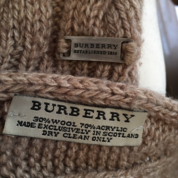 Burberry Cable Knit Hat & Scarf in Beige